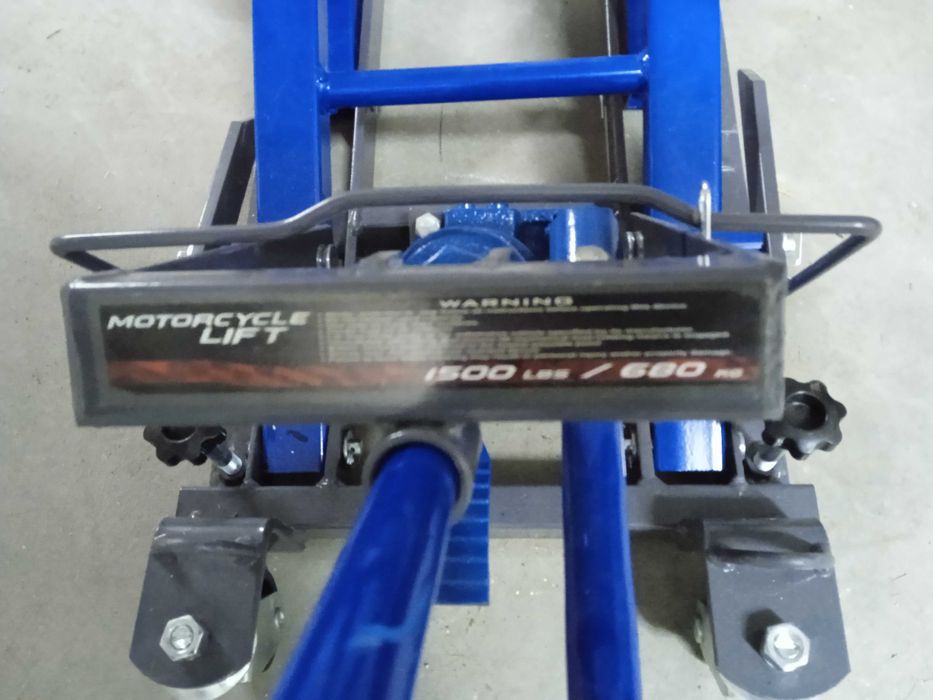 Macaco, Elevador hidráulico de 680kg para manutenção. Usado uma vez.