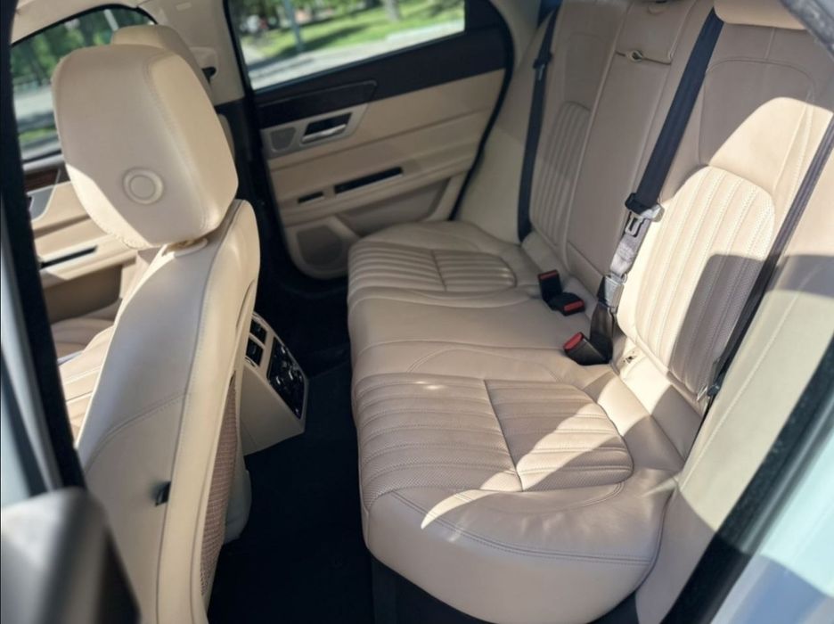 Продам автомобіль Ягуар XF