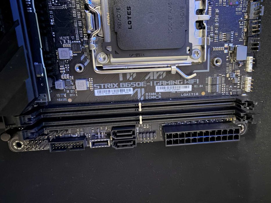 ASUS ROG Strix B650E-I Gaming WiFi — Mini-ITX AM5 (AVARIADA)
