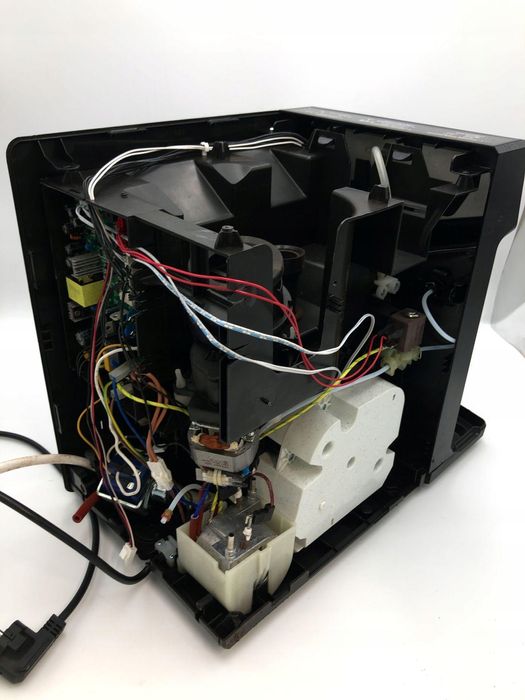 Ekspres do kawy Ufesa Supreme Barista 20 Bar z młynkiem