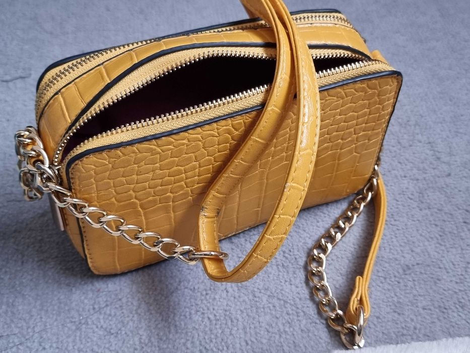 Carteira amarela de ombro