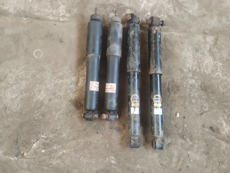 Продам комплект , Амортизаторов OPEL Frontera 1999 год