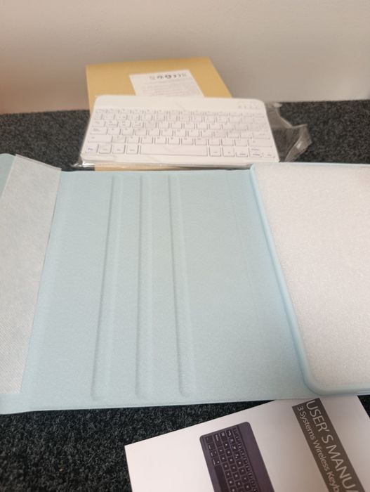 Etui z klawiaturą bezprzewodową Bluetooth do tabletu | Błękitne