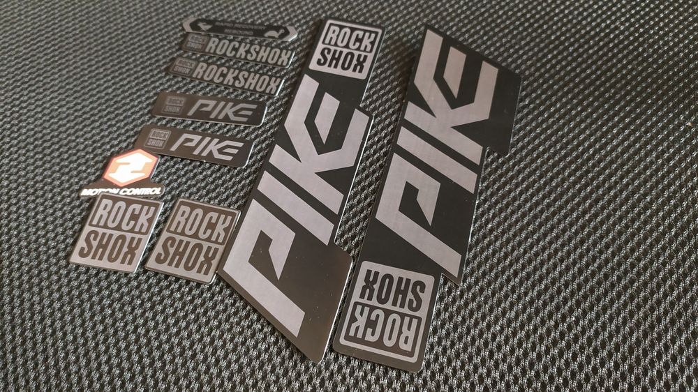 Наклейка на вилку RockShox Рок шок boxxer yari recon judy pike