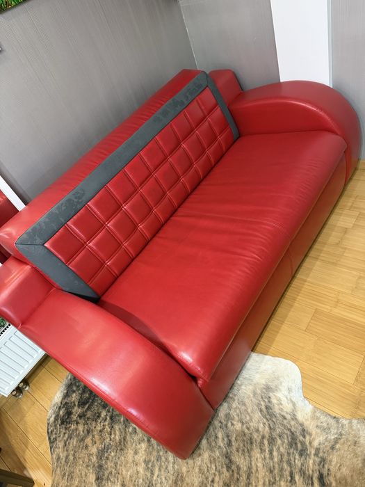 Шкіряний розкладний диван