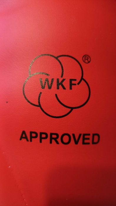 Червоні фути / захист для карате WKF Approved. XL. Стан нових
