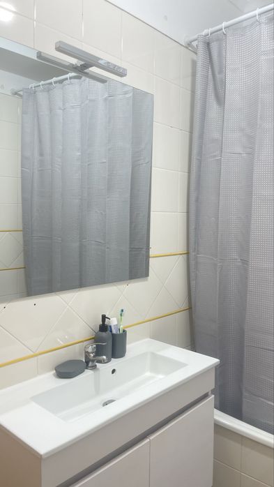 Sala/quarto para arrendar em fernão ferro, Quinta das laranjeiras, 450€ -Entrada imediata