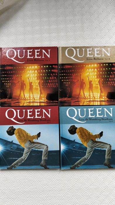 Vinte e Quatro CD'S "QUEEN" com Livro  de Biografia.