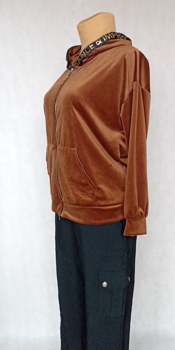 Bluza welurowa zapinana