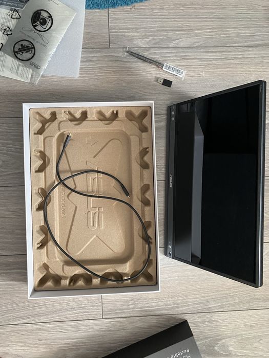 ASUS ZenScreen MB16A