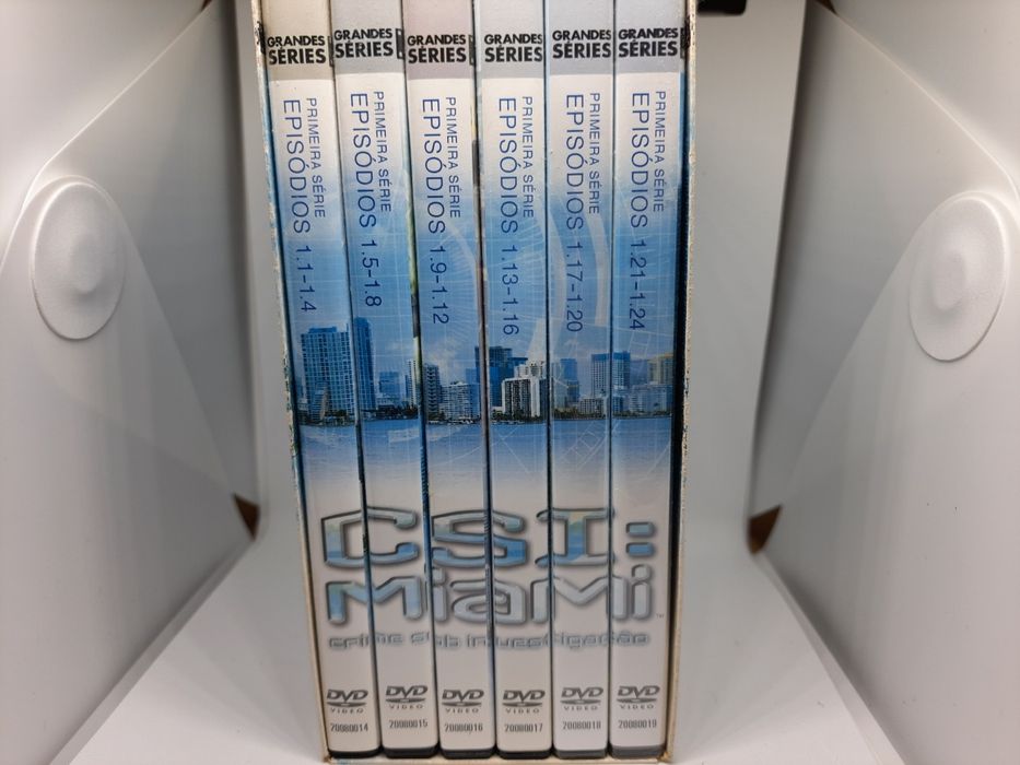 Caixa de DVDs CSI Miami temporada 1 completa