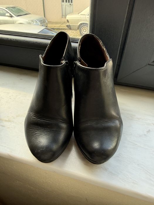 Botas em pele tam 35
