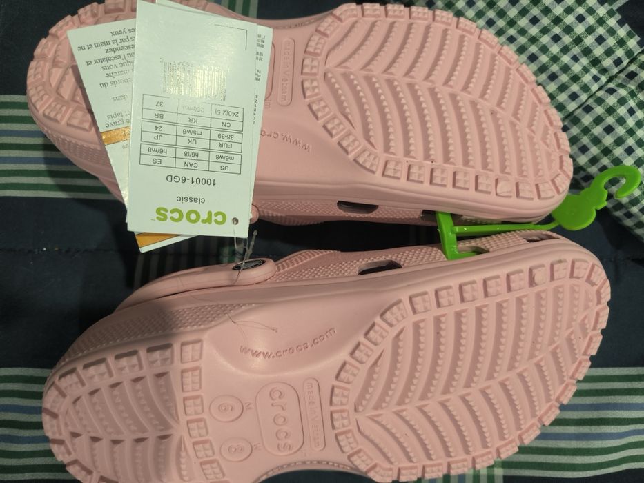 Crocs originals cor de rosa novos por usar