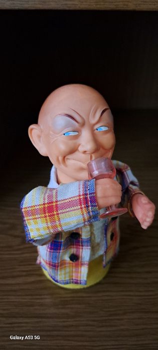 Іграшка яка випиває зі звуком