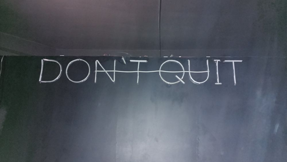 Vendo letreiro néon com frase motivacional ...ideal para quarto de ado