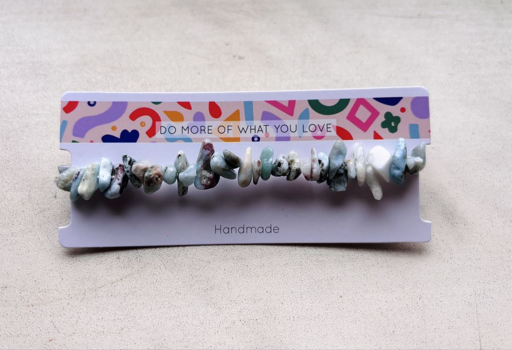 Nowa bransoletka na gumce z kamyczków