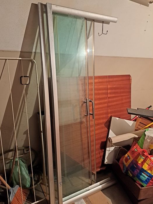 Vendo resguardo poliban de 75x75. Em alumínio e vidro temperado.