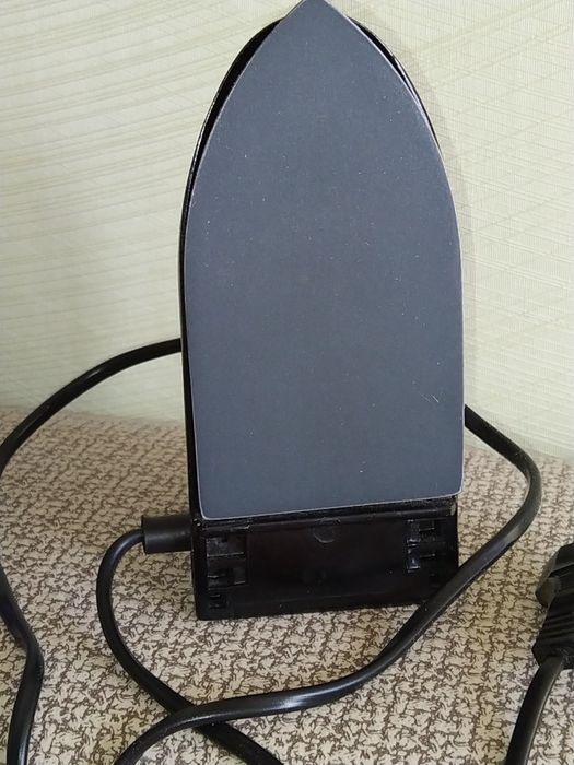 Мини - утюг : Mini Travel Iron KT-312. Не рабочий.