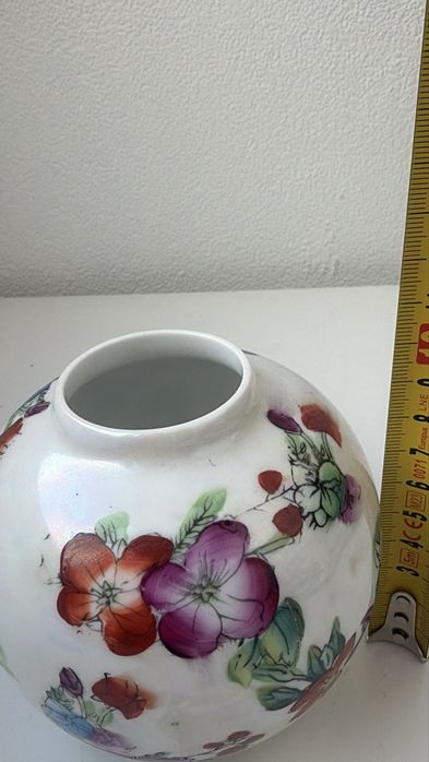 vaso de porcelana chinesa retro requintada, pintada à mão.