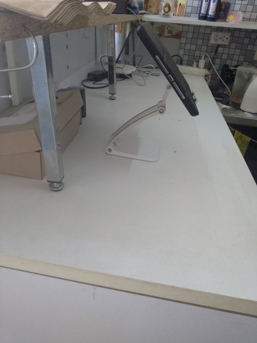 Стойка с двумя шкафами