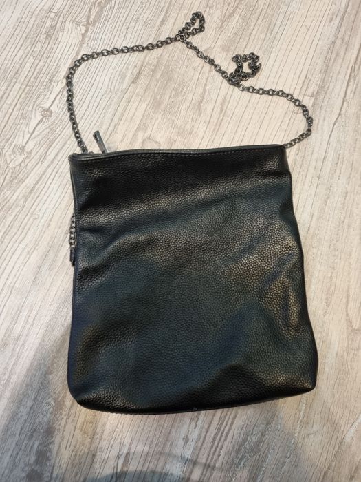 Torebka damska na łańcuszku