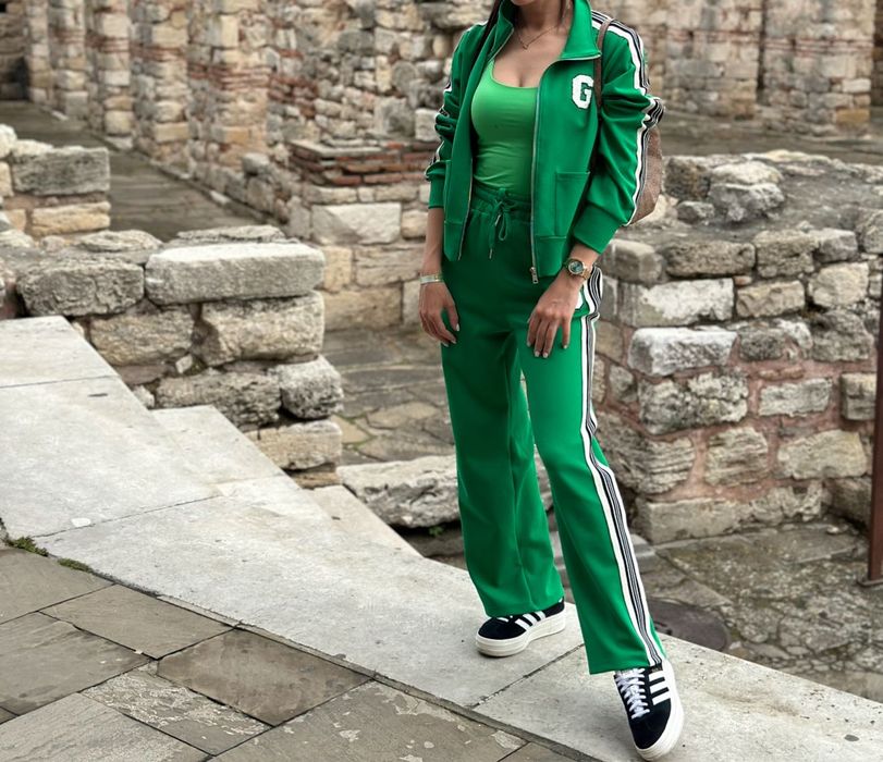 Костюм стильний і зручний