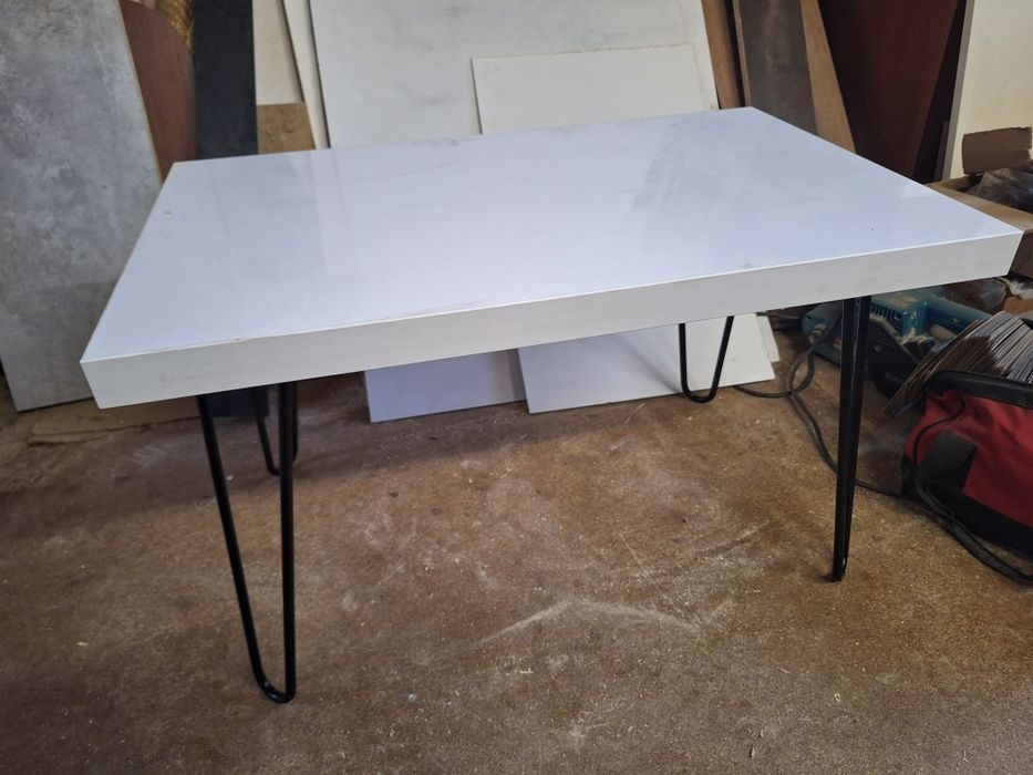 Стіл журнальний столик