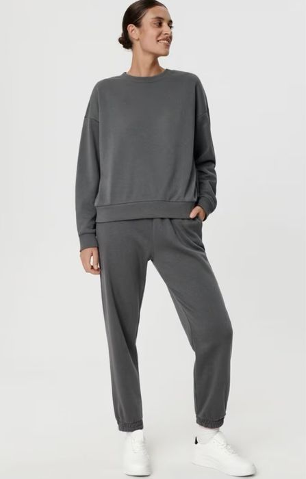 Новые спортивные штаны брюки серого цвета