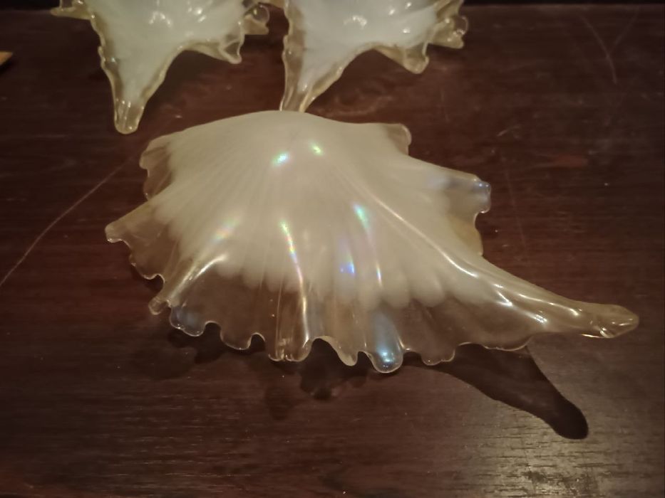 Три стеклянных плафона