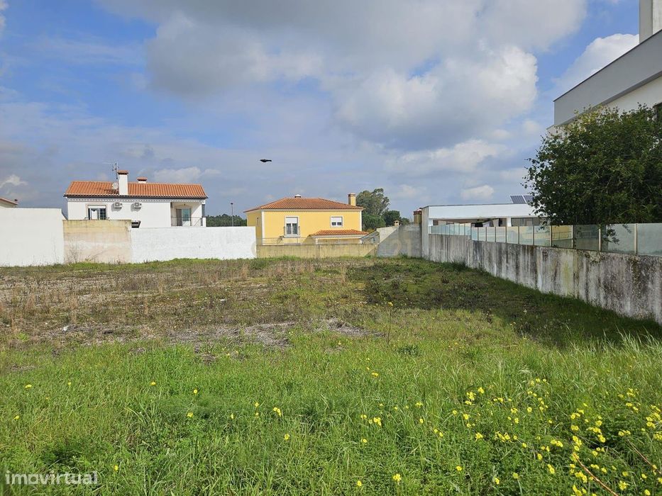 Terreno Urbano com 724 m² para Construção | Meia Via – Torres Novas — Meia Via, Santarém