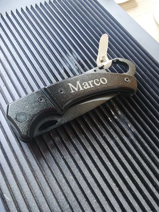 Faca de bolso com mosquetão personalizada ao teu gosto