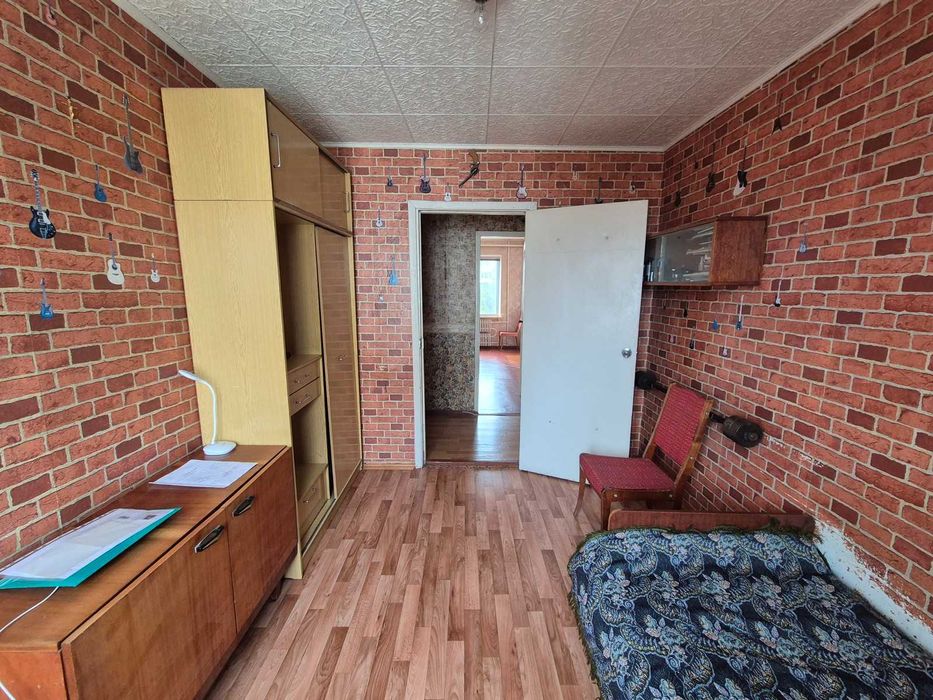 Продам 3-кімнатну квартиру на низькому поверсі