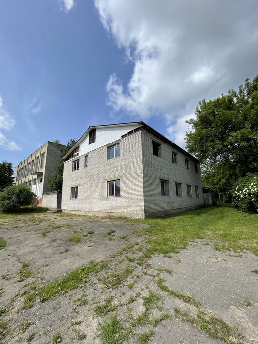 Земельна ділянка, майстерня та гуртожиток