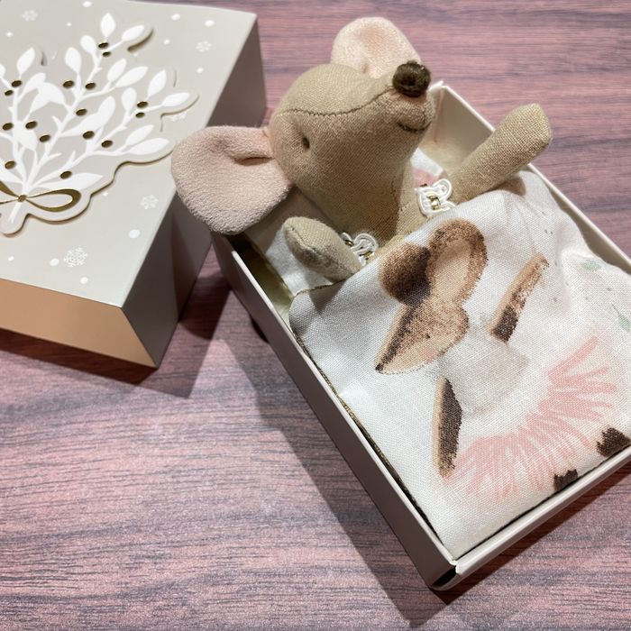 Zestaw prezentowy łóżeczko-pudełeczko dla myszek maileg łóżko pościel