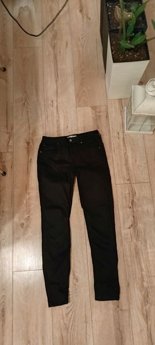 Spodnie z ozdobną kieszenią