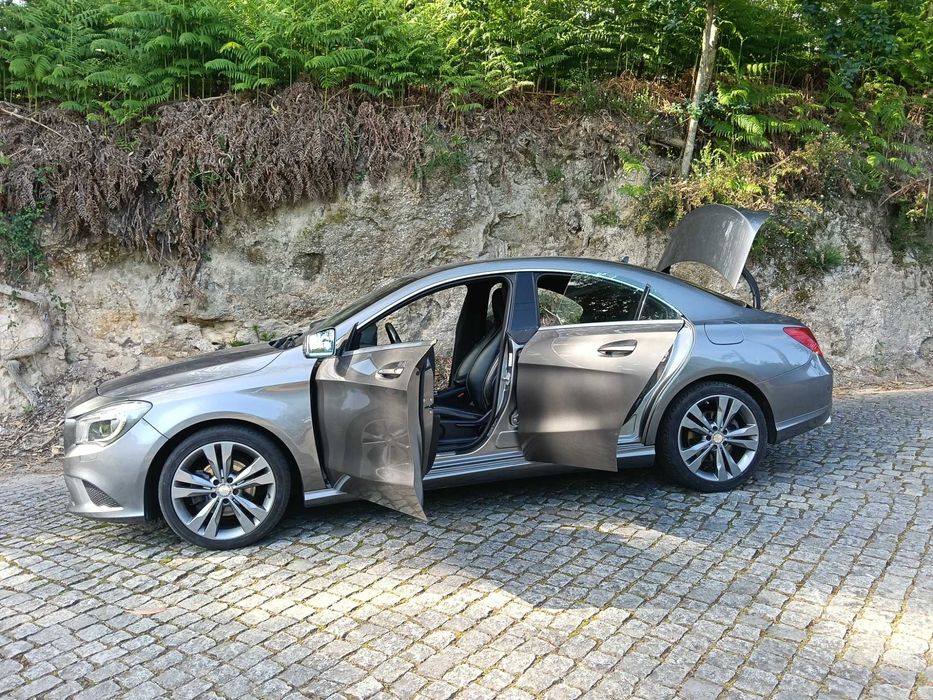 Mercedes CLA 180 impecável