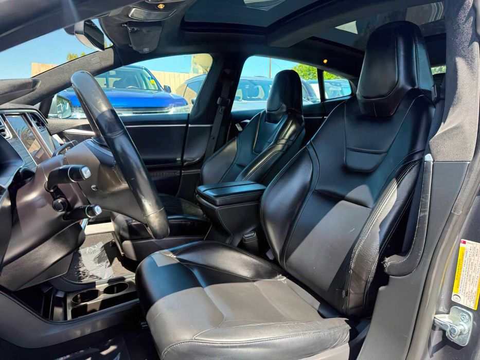 Tesla Model S      2015