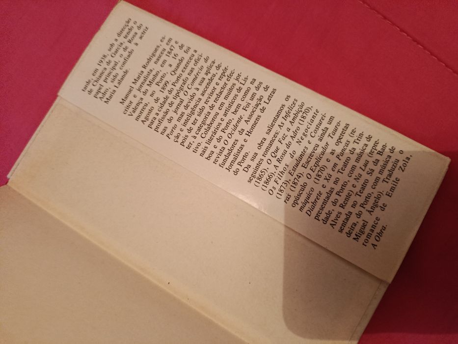 Livro :  A  ROSA DO  ADRO