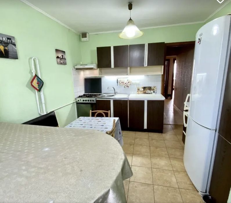 Київ. Квартира. Кухня. Простора квартира.  Автономна квартира. Фен-шуй