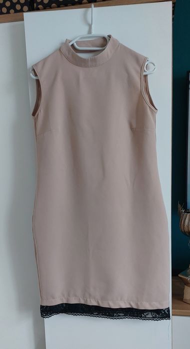 Piekna sukienka bez plecow