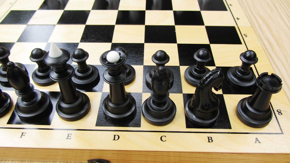 шахматы фигуры и шахматная доска