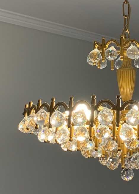 Candeeiro-lustre de tecto.