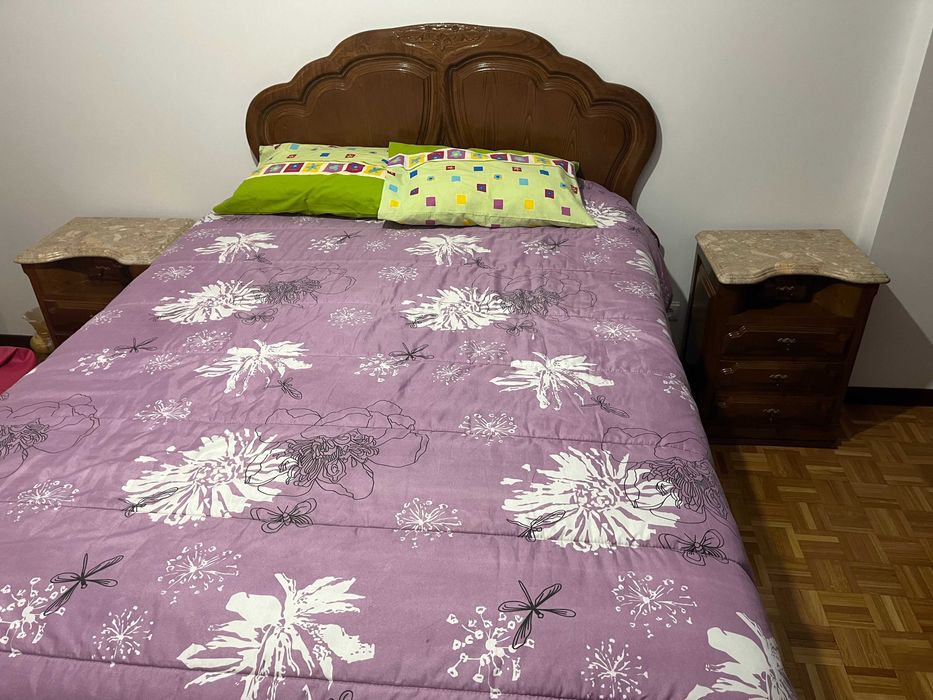 Mobília Quarto casal-cama completa+2mesas cabeceira+cómoda+2colchões