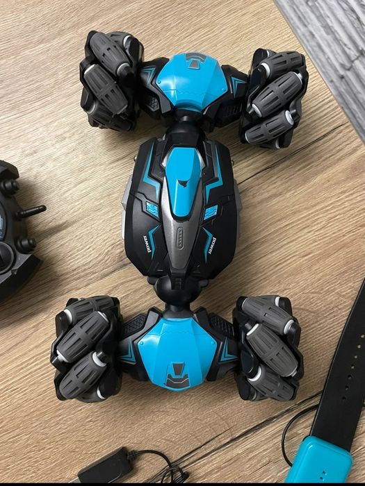 Samochód zdalnie sterowany pilotem lub gestami