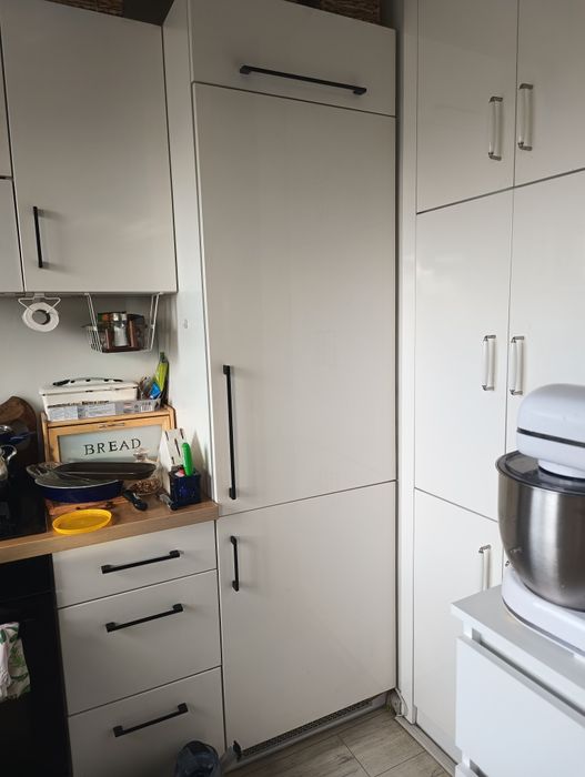 Lodówka z zamrażarką w zabudowie. Amica.