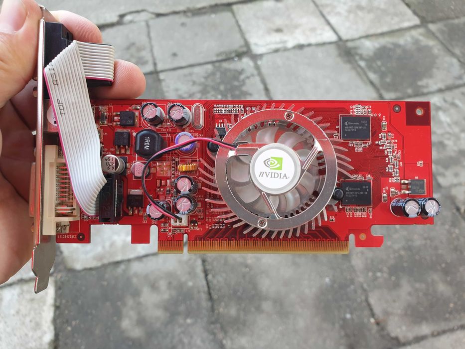 GeForce 7300LE PCI-E 256MB DDR2 TV-OUT DVI sprawna