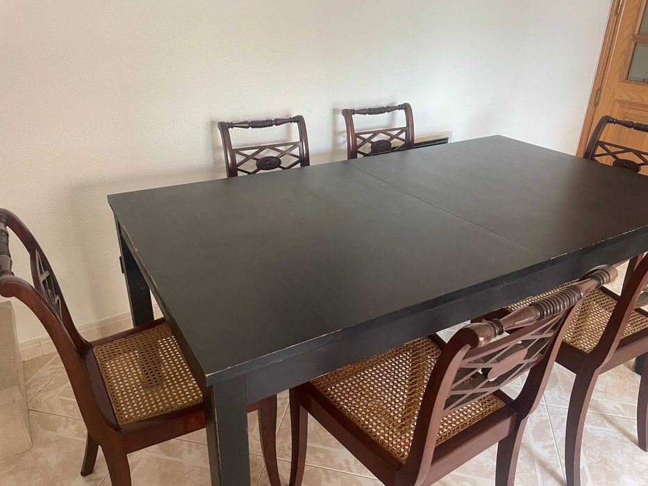 Mesa de jantar extensível preta + 6 cadeiras clássicas com assento em palhinha