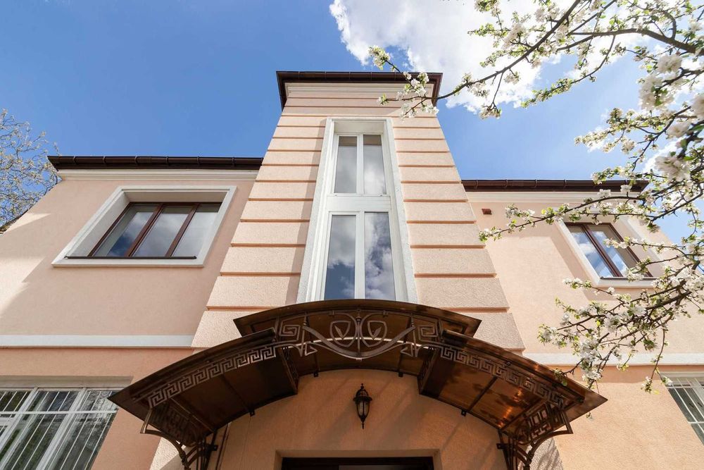 Оренда окремої будівлі. 360кв.м. 10сот. вул. Херсонська. 2000$/міс.