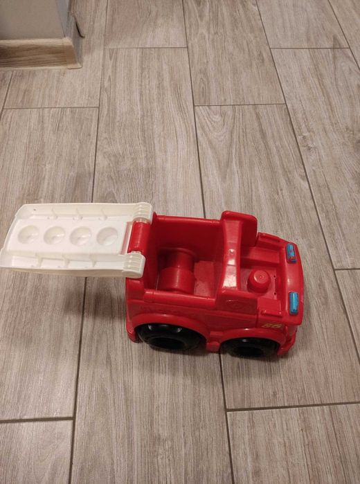 Sprzedam samochód - straż pożarna, gruby mocny plastik.