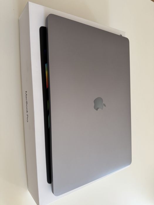MacBook Pro 16, 2019 16gb 512GB i7 - idealny, caly komplet